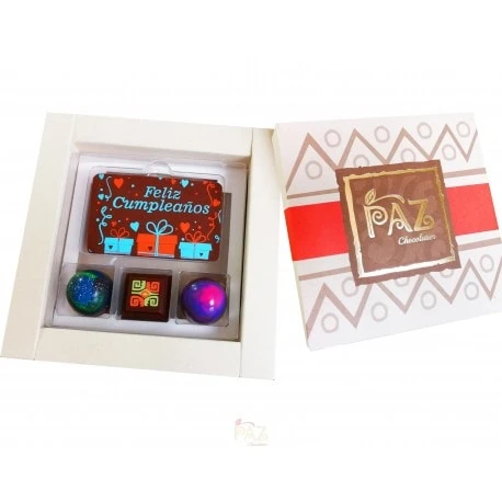 Caja de bombones de chocolate con tarjeta de cumpleaños